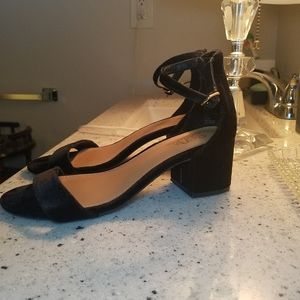 Crush velvet sandals